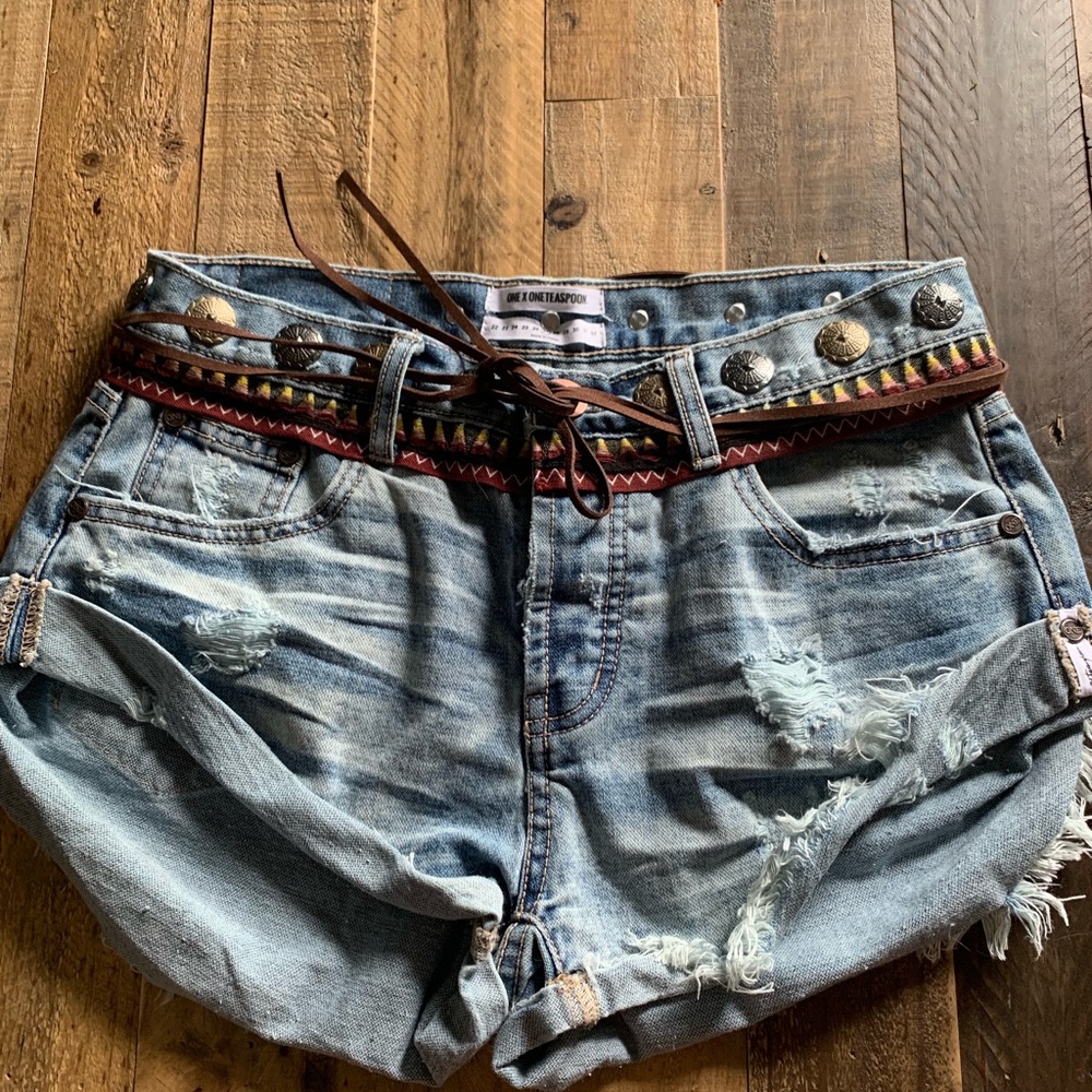 One Teaspoon Bandits denim shorts.